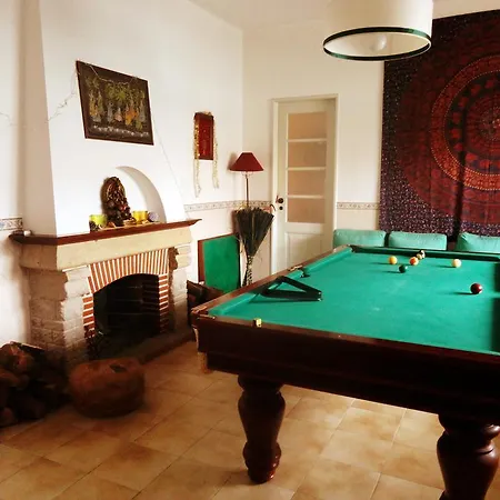 West Coast Surf Albergue *