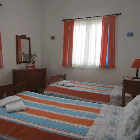 West Coast Surf Hostal *